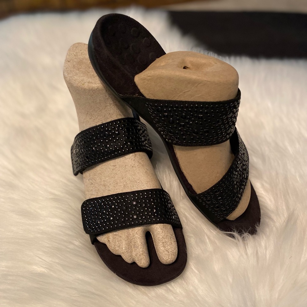 Vionic Black Studded Women's Sandals